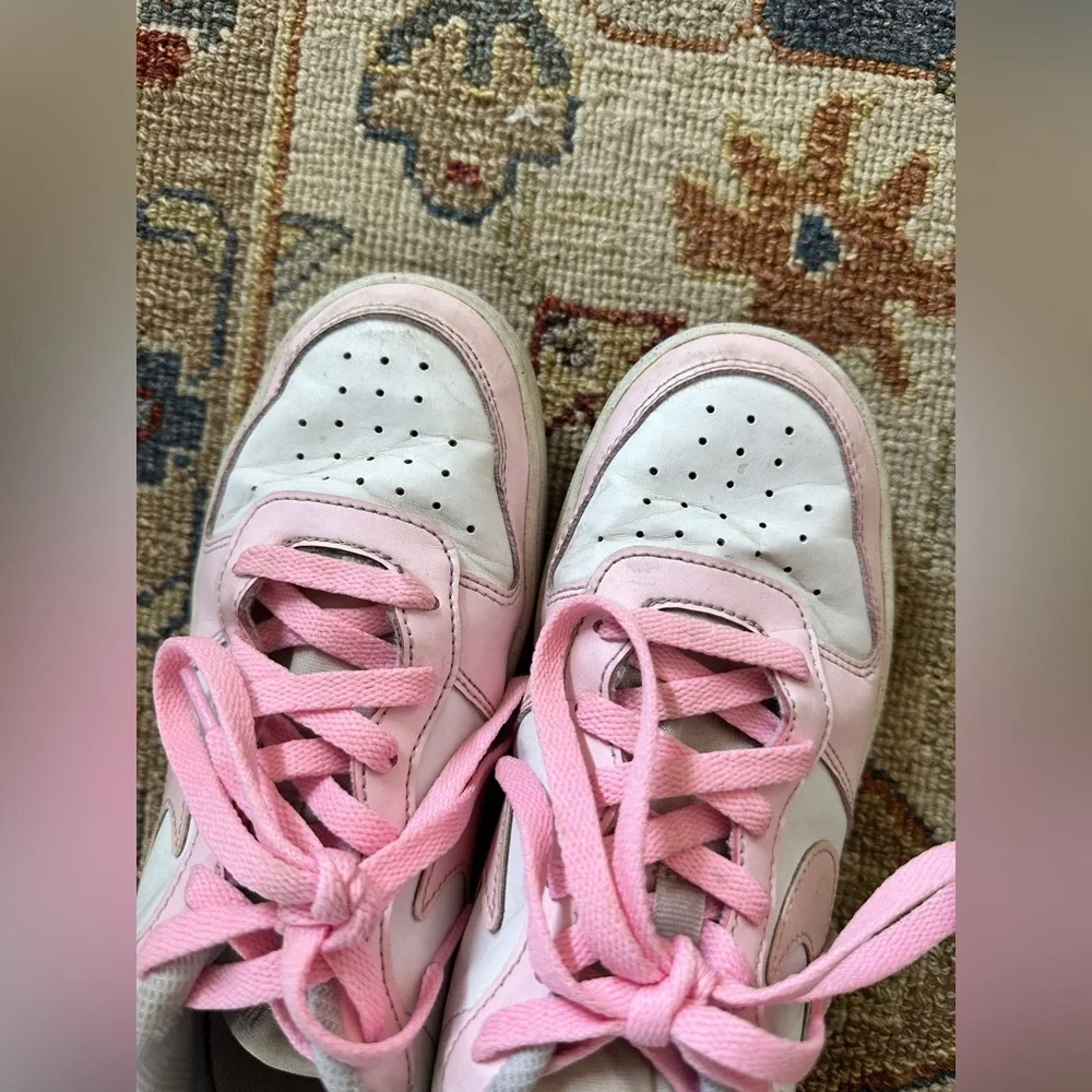 Kids Pink and White Nike sz 5Y